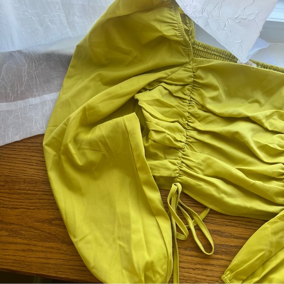 Green Top. Size S - Picture 2 of 8